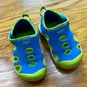 Keen water shoes with Velcro back